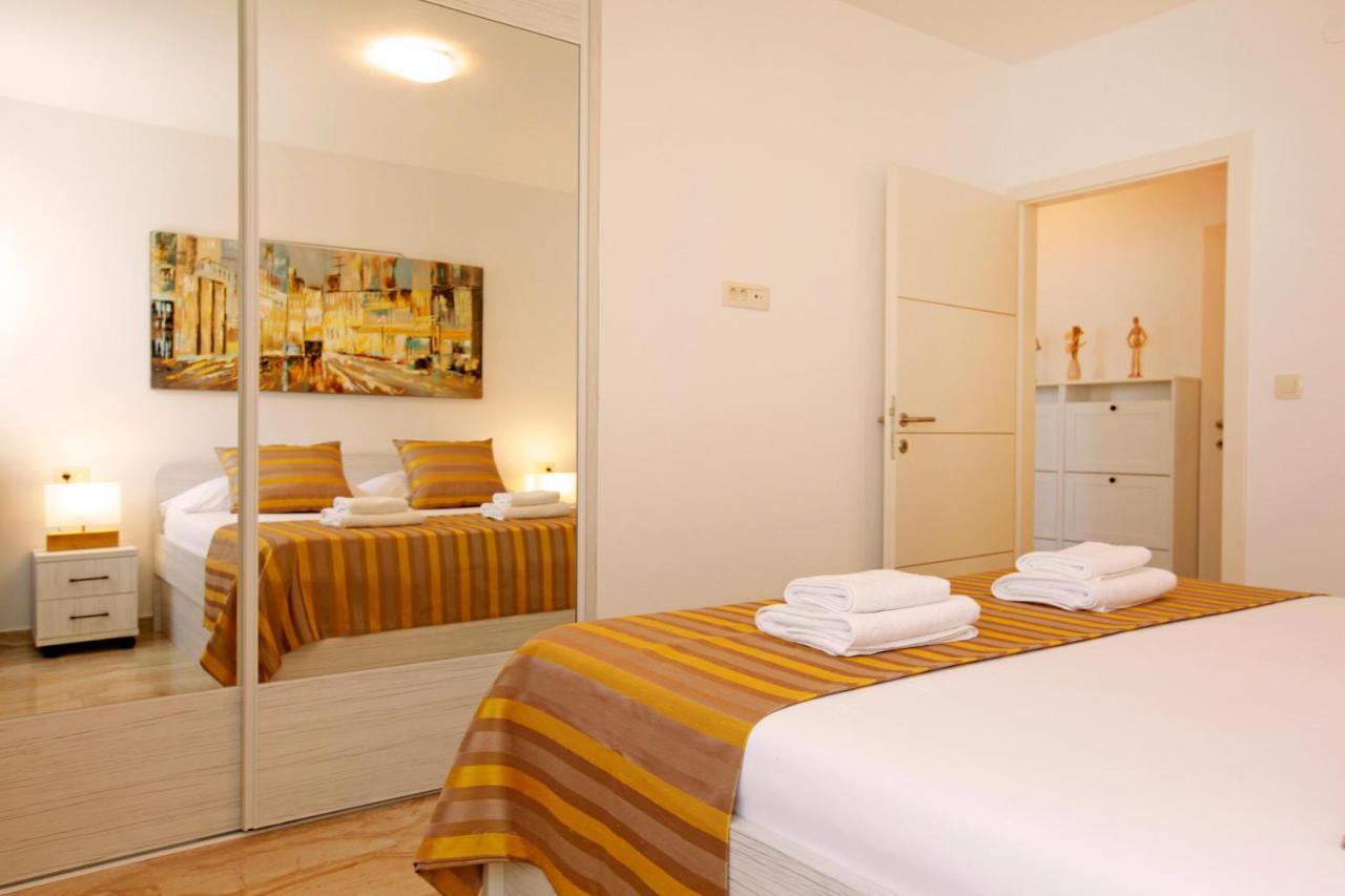 Modern 2-Bed Apt, Late Check In Available Split Ngoại thất bức ảnh