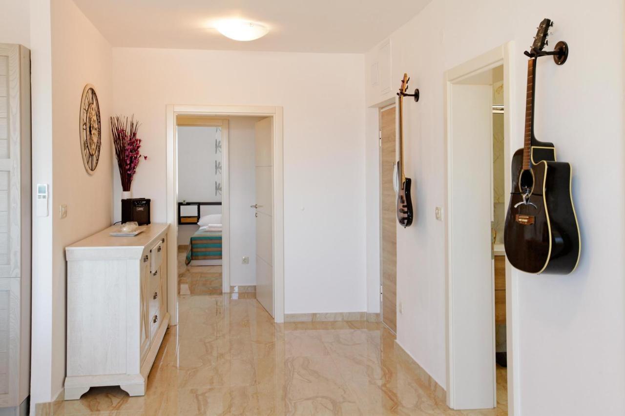 Modern 2-Bed Apt, Late Check In Available Split Ngoại thất bức ảnh