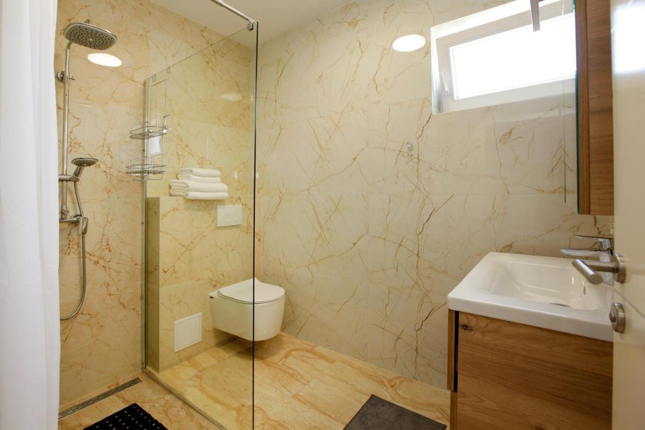 Modern 2-Bed Apt, Late Check In Available Split Ngoại thất bức ảnh