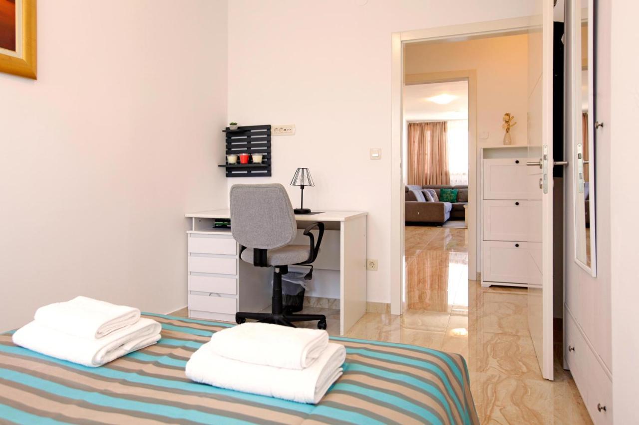 Modern 2-Bed Apt, Late Check In Available Split Ngoại thất bức ảnh