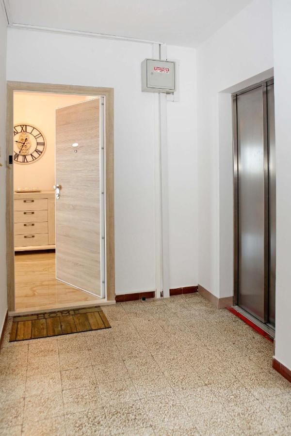 Modern 2-Bed Apt, Late Check In Available Split Ngoại thất bức ảnh