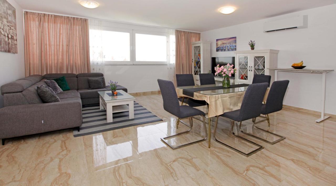 Modern 2-Bed Apt, Late Check In Available Split Ngoại thất bức ảnh