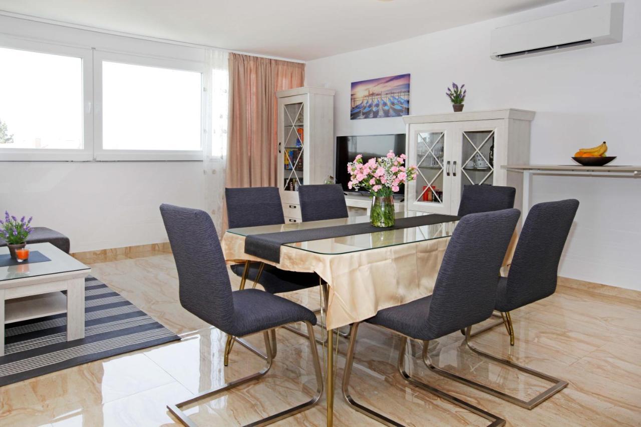 Modern 2-Bed Apt, Late Check In Available Split Ngoại thất bức ảnh