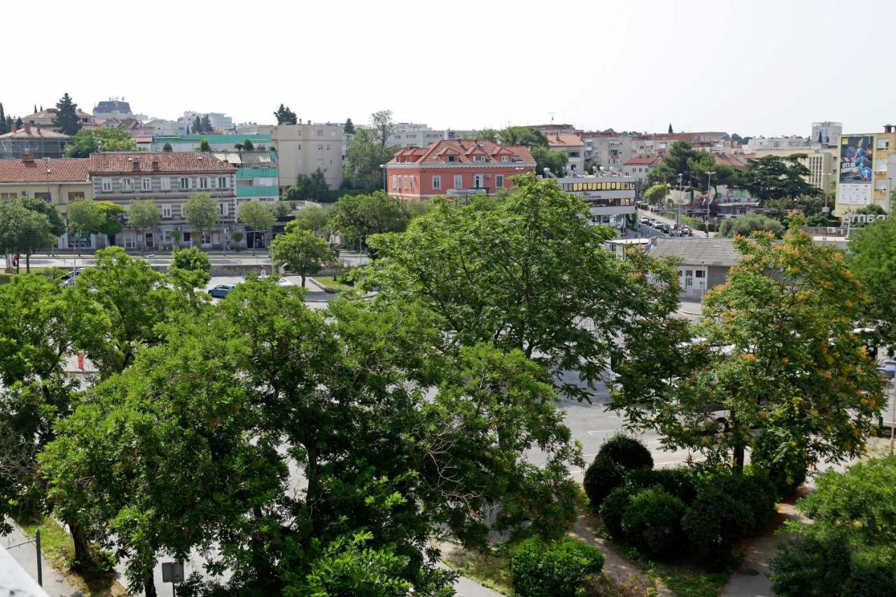 Modern 2-Bed Apt, Late Check In Available Split Ngoại thất bức ảnh